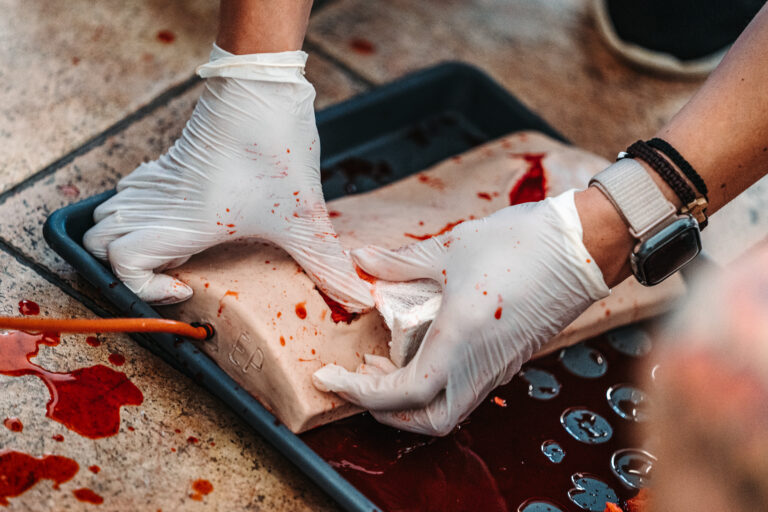 Hot Zone Casualty Care — kurz prvej pomoci v krízových podmienkach